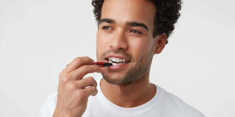 كيف يمكن تبييض الأسنان باستخدام قلم التبييض؟
